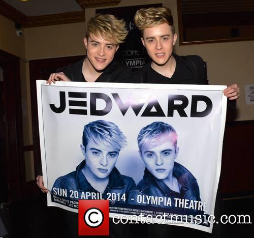 jedward-jedward-pose-at-the-olympia_4161950