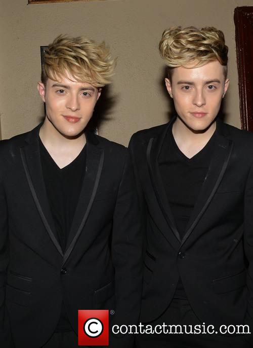 jedward-jedward-pose-at-the-olympia_4161951