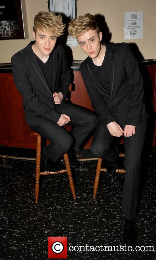 jedward-jedward-pose-at-the-olympia_4161952