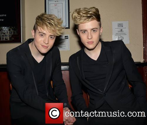 jedward-jedward-pose-at-the-olympia_4161953