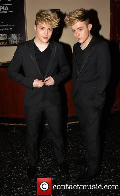 jedward-jedward-pose-at-the-olympia_4161954